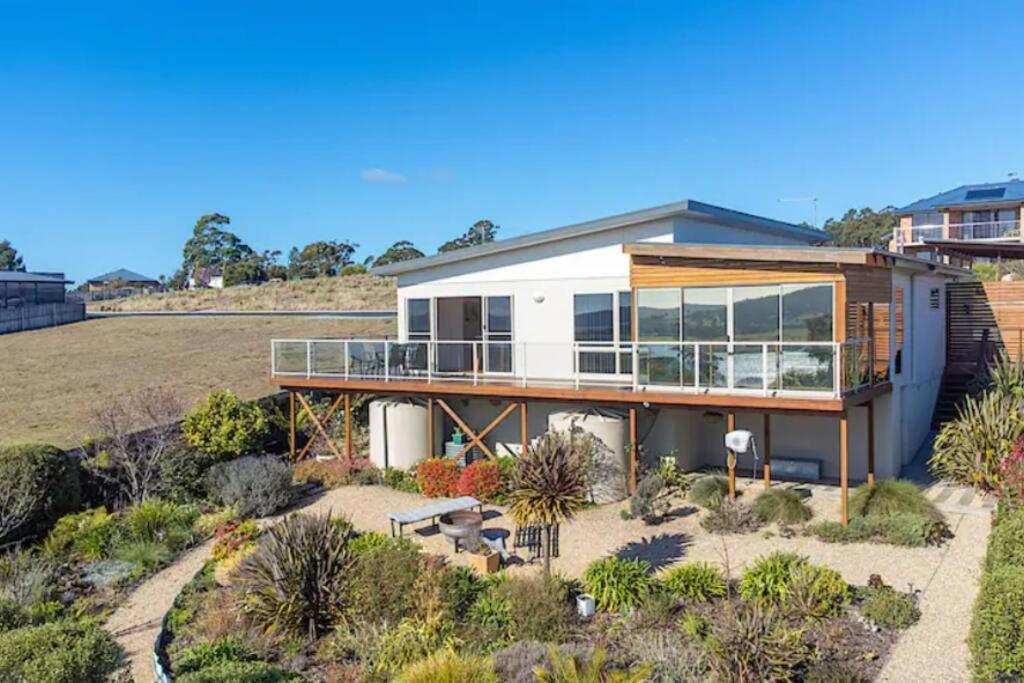 Villa Windbourne House The Ultimate Base St Helens Exterior foto
